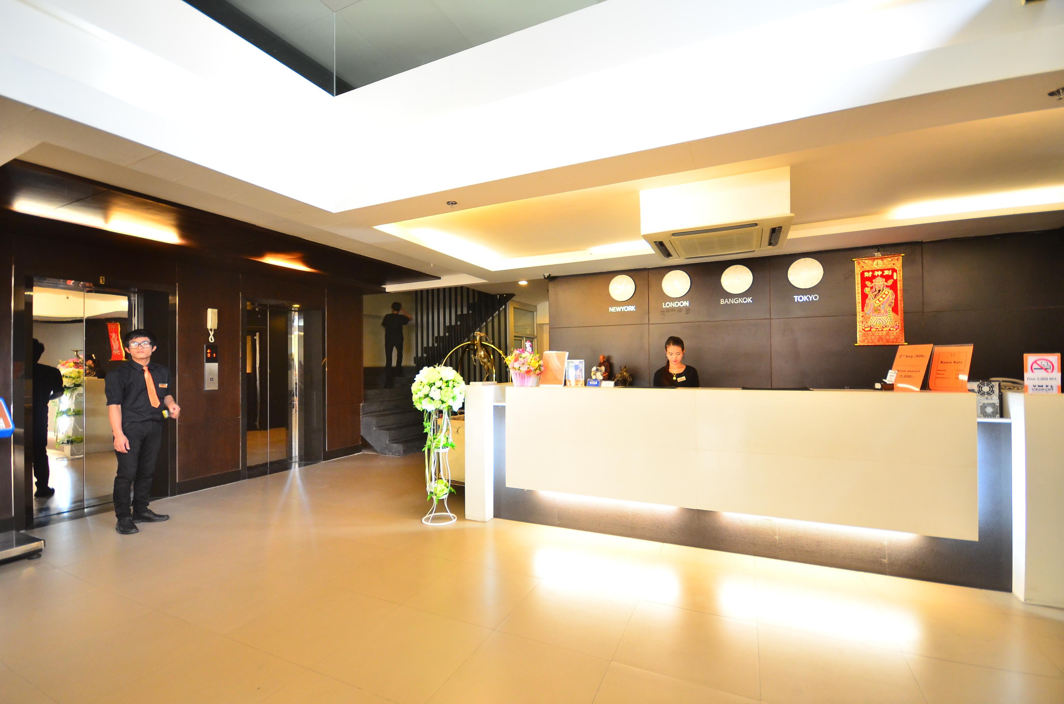 H-Residence Bangkok Buitenkant foto